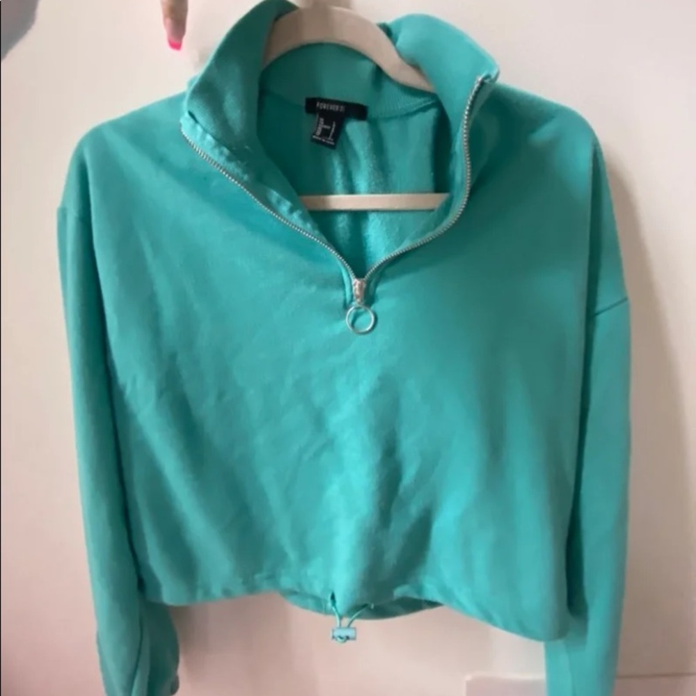 cropped sweatshirt